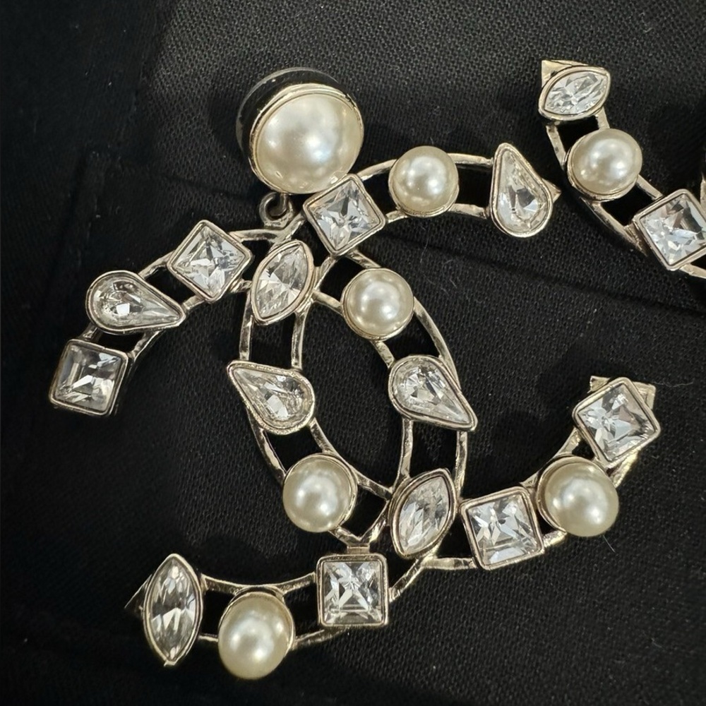 🔥SEND OFFERS🔥Chanel XL crystal earrings